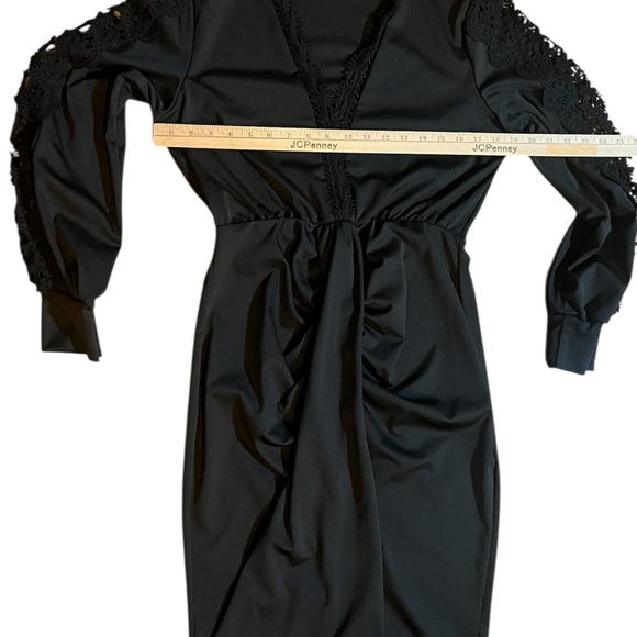 Elegant Black Lace Sleeve Dress - Picture 9 of 11